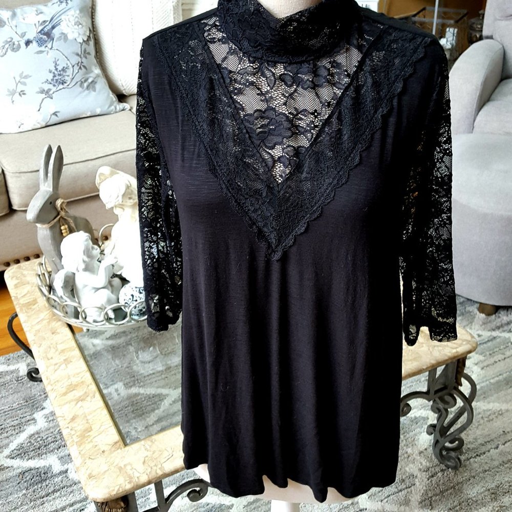 TORRID Super SOFT KNIT BLOUSE LACE SZ 1